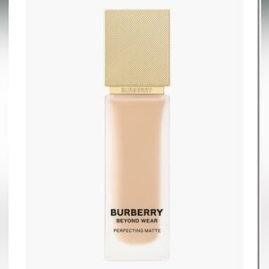 Burberry Beyond Wear Perfecting Matte Foundation in 30 Light Warm